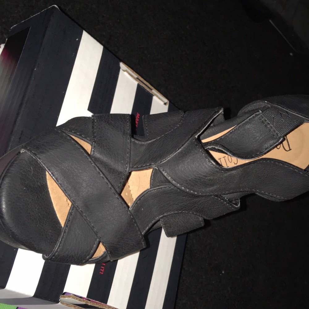 Black wedges